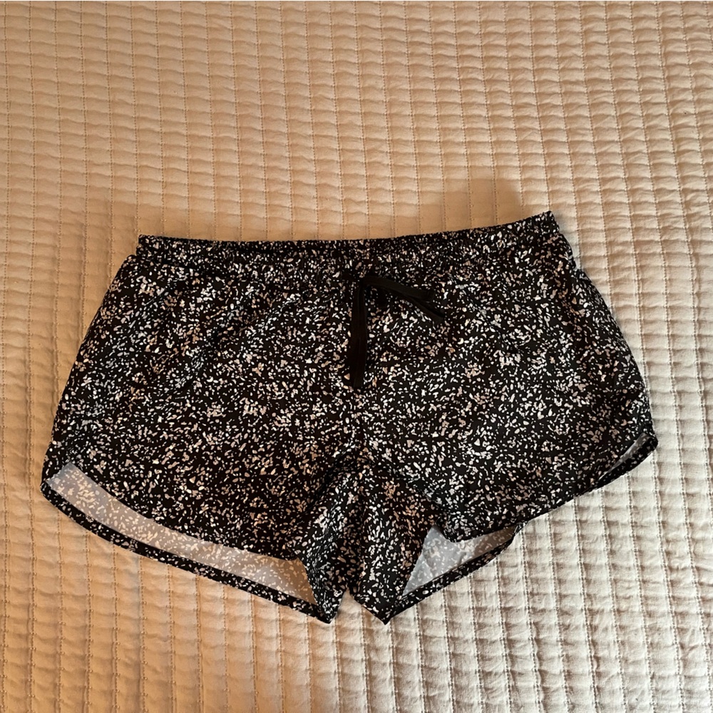 Old Navy Active 3” Dolphin Hem Shorts